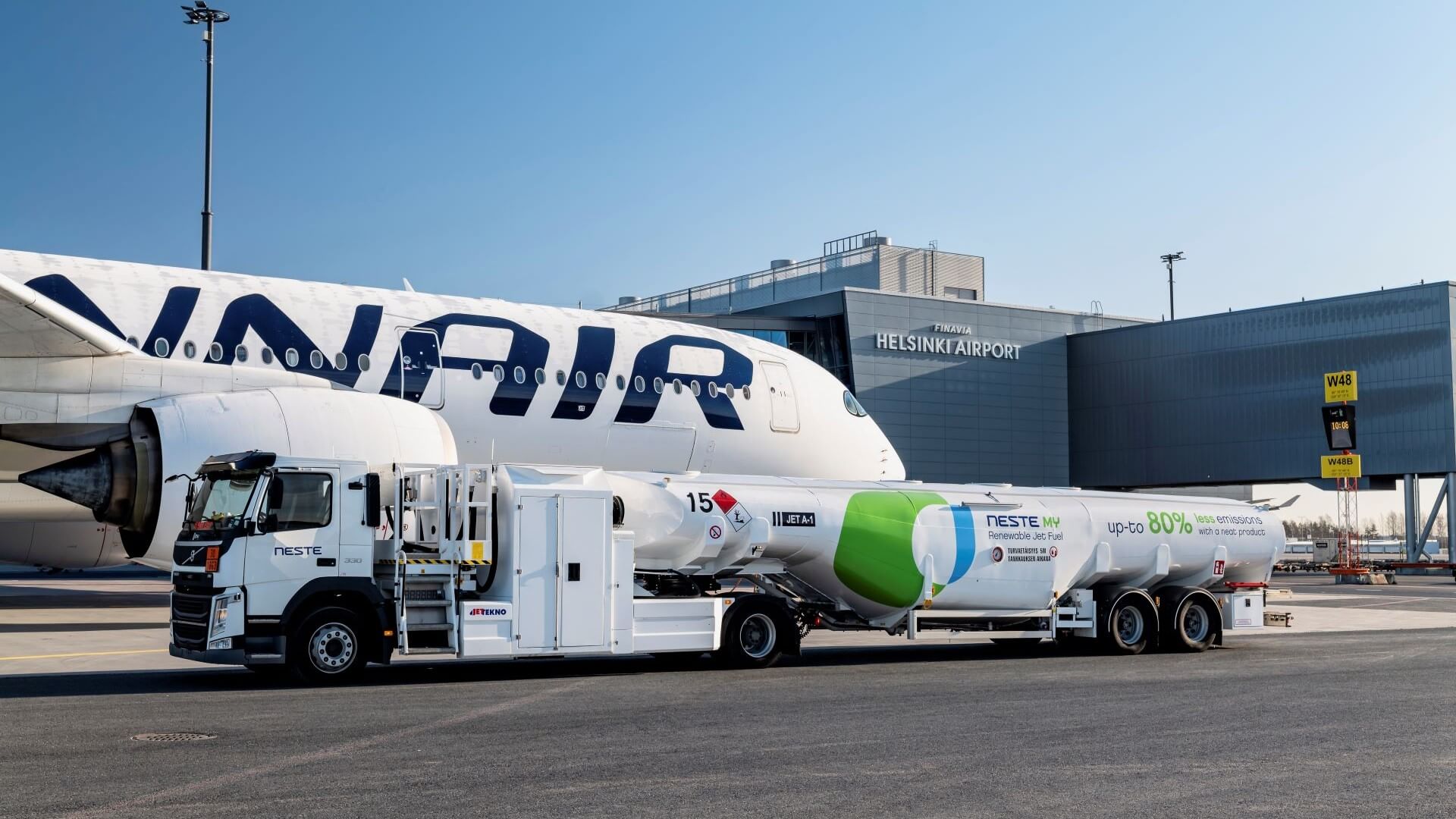 Plane being refuelled with sustainable aviation fuel