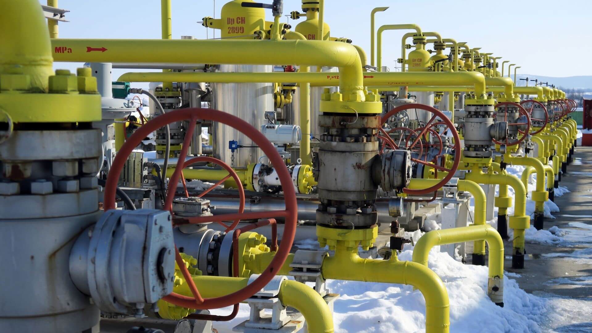 Pipelines in a gas compression station