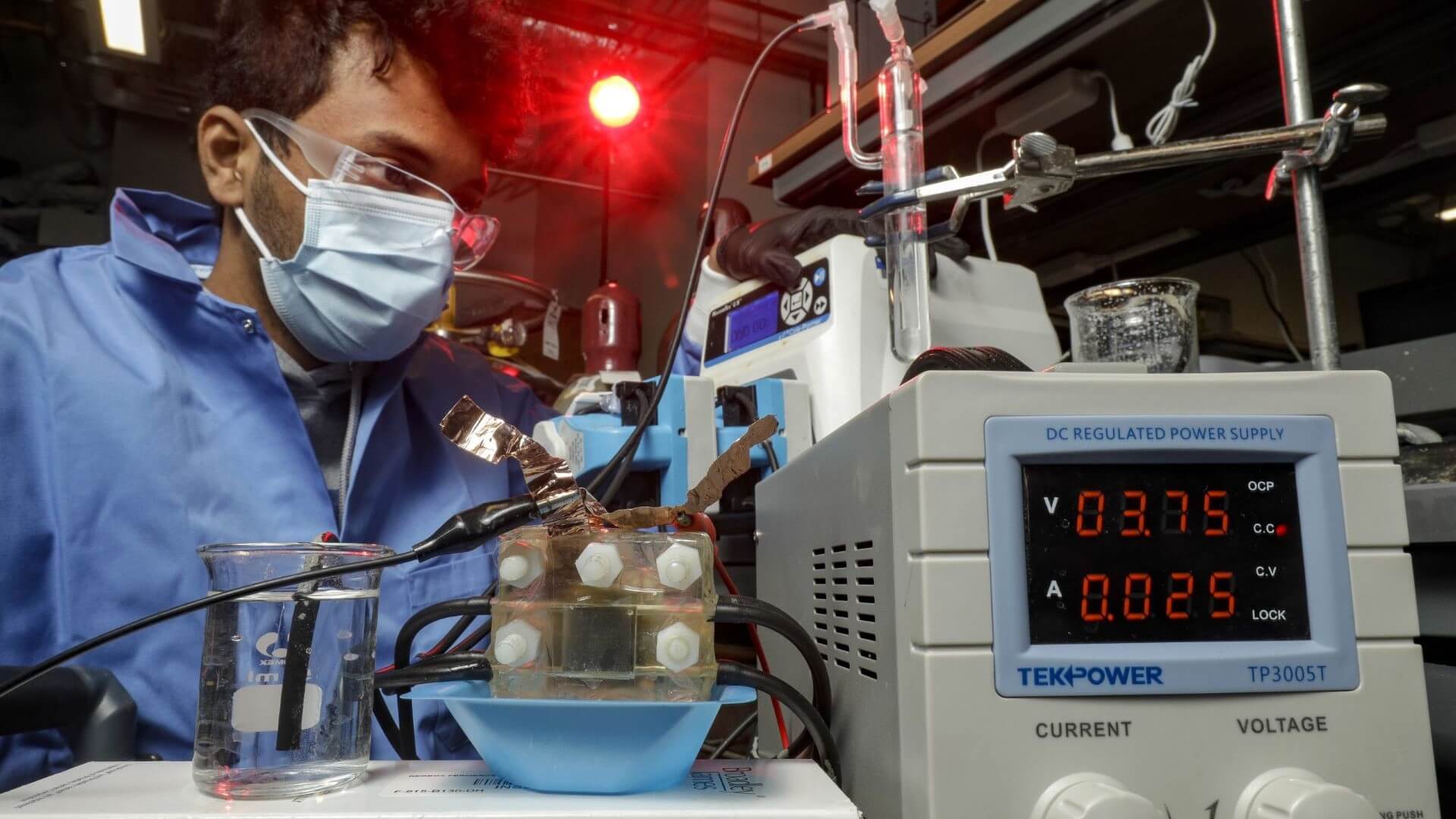 UIC engineering student Rohan Sartape with a migration assisted moisture gradient CO2 capture unit