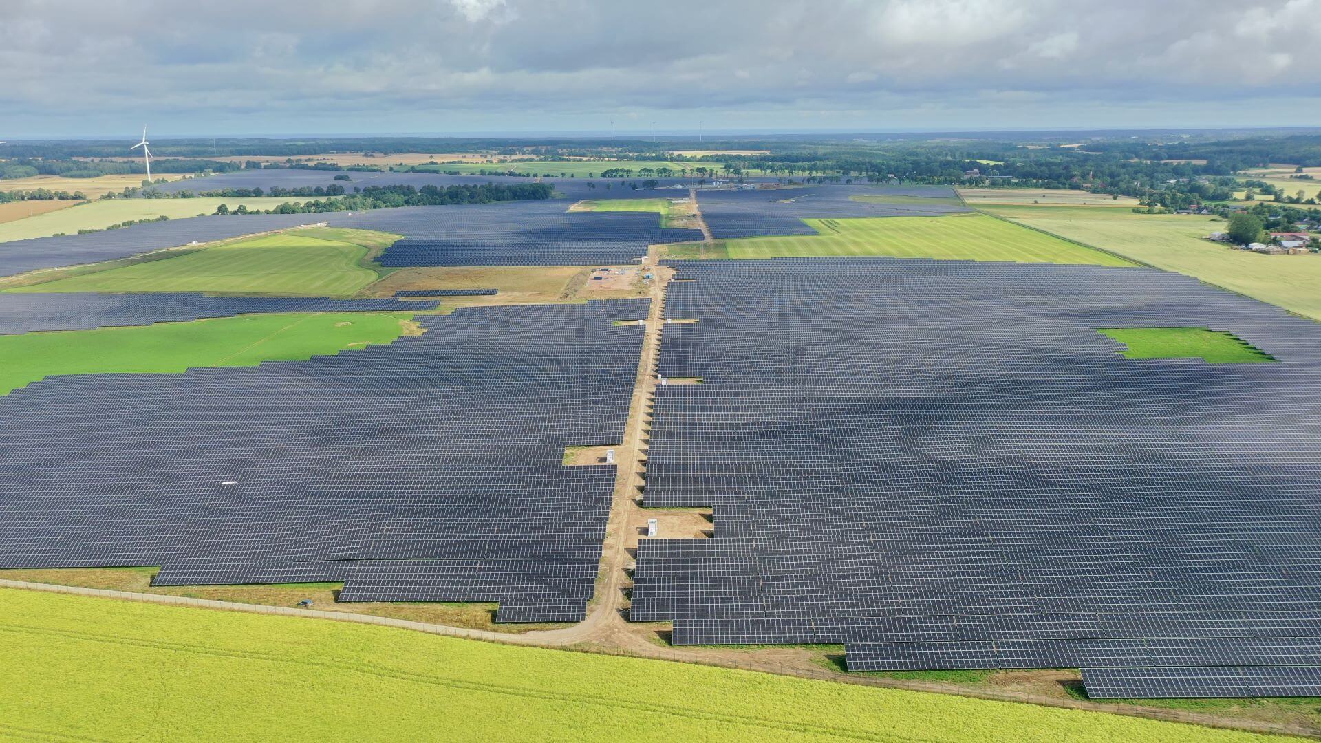 Aerial view of Poland’s Zwartowo solar park