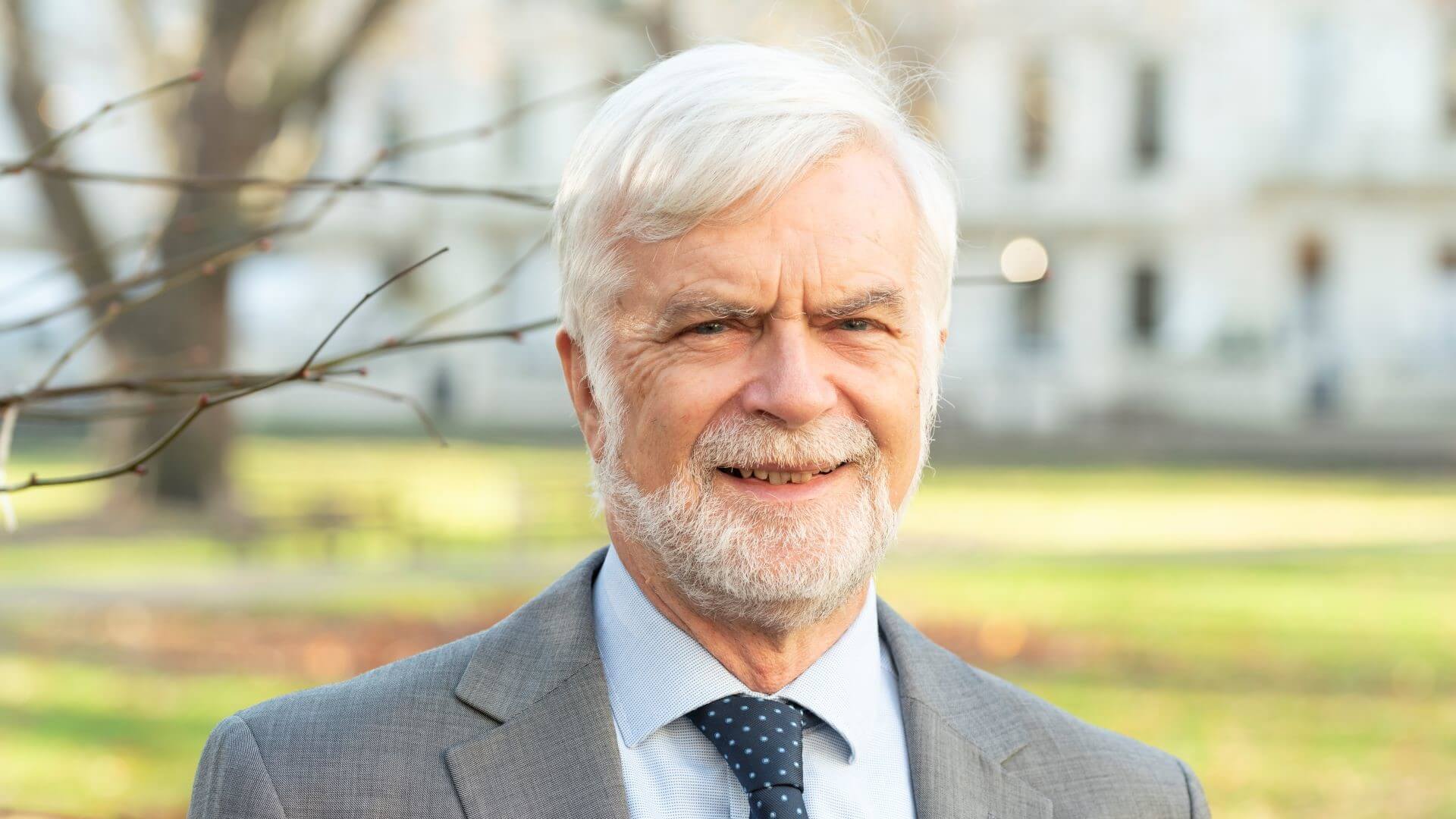 Head and shoulders photo of Jim Skea, IPCC Chair 