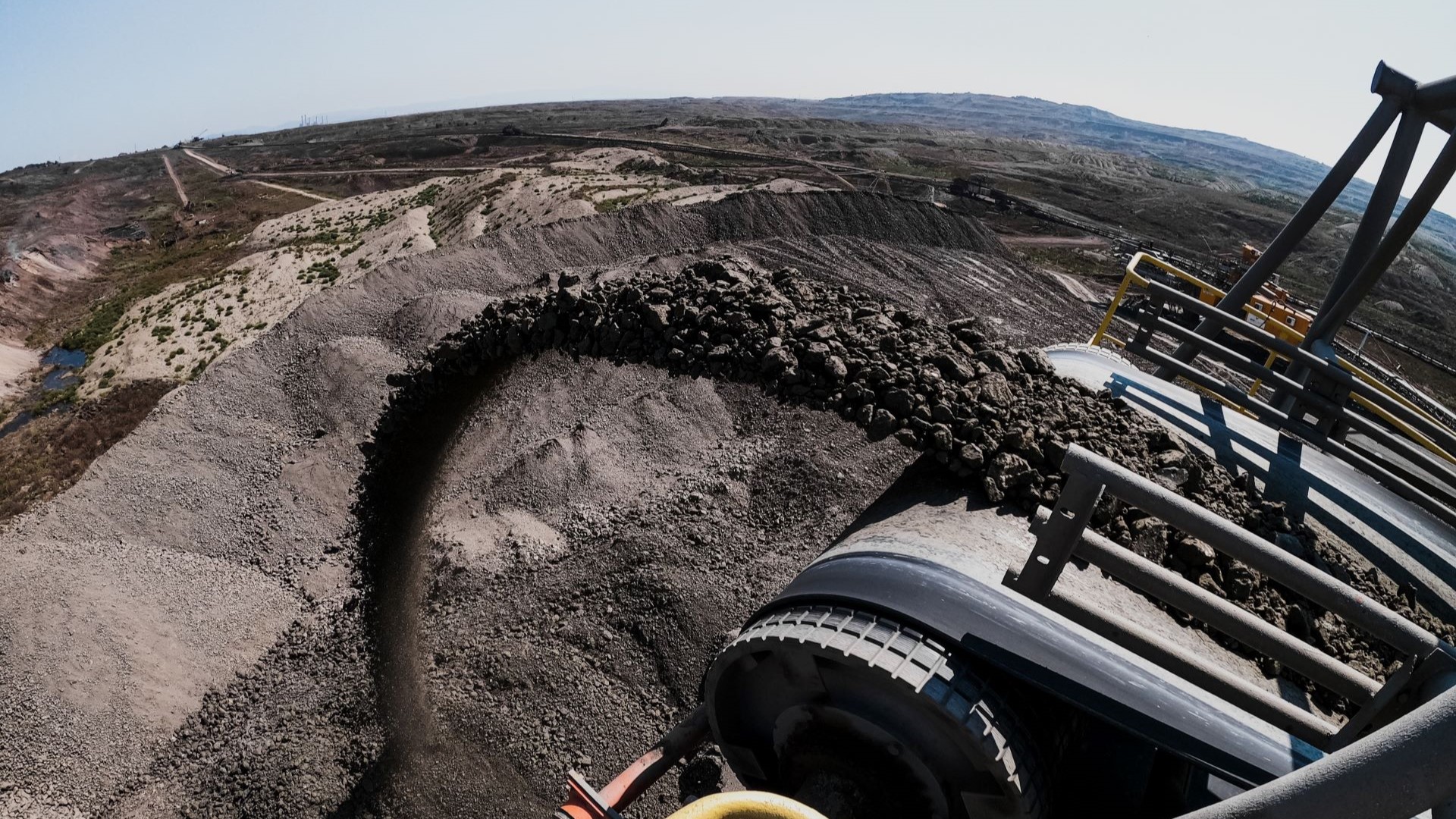 Opencast coal mine machinery 