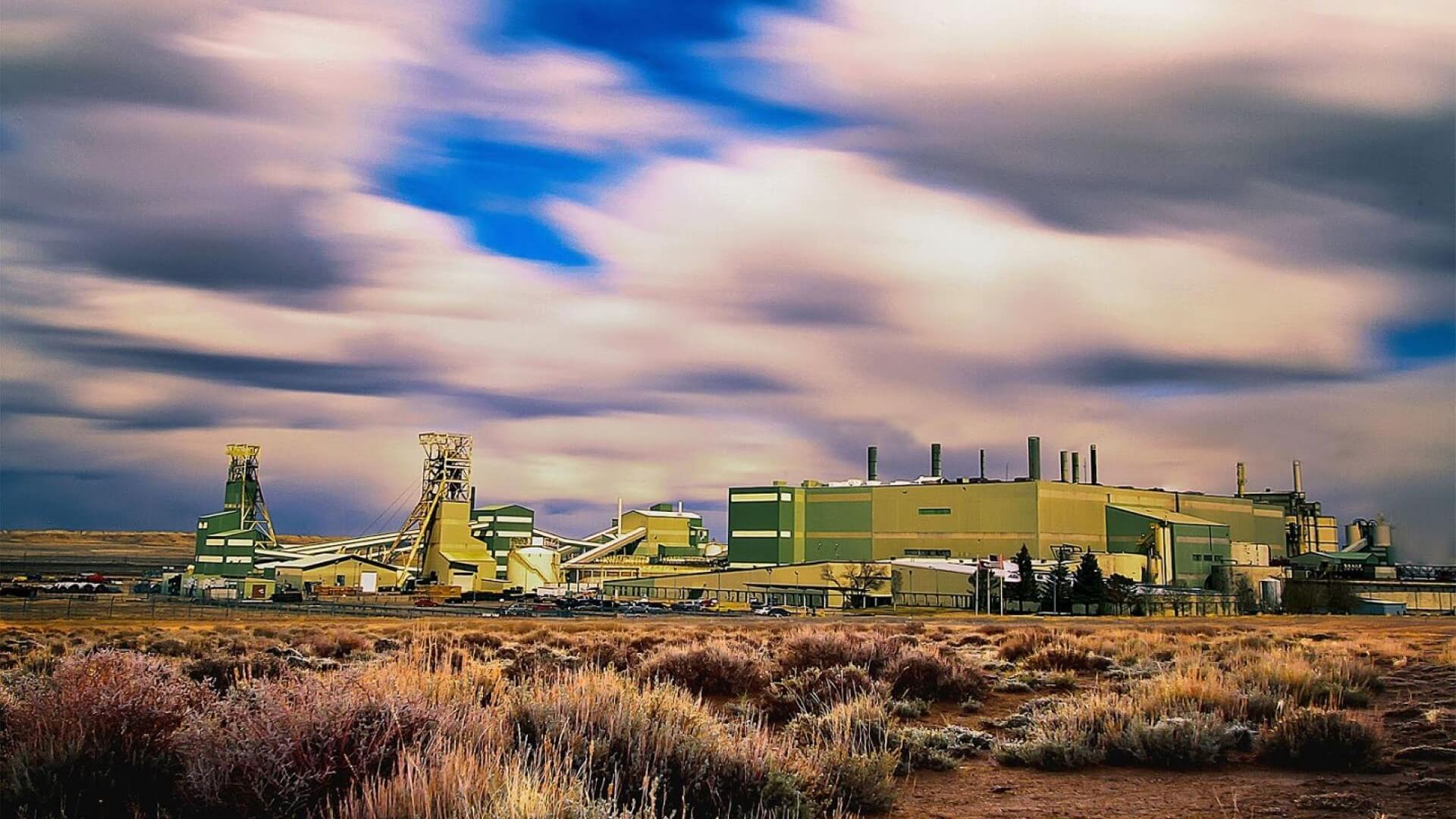 Exterior view of the Green River soda ash plant in Wyoming, US