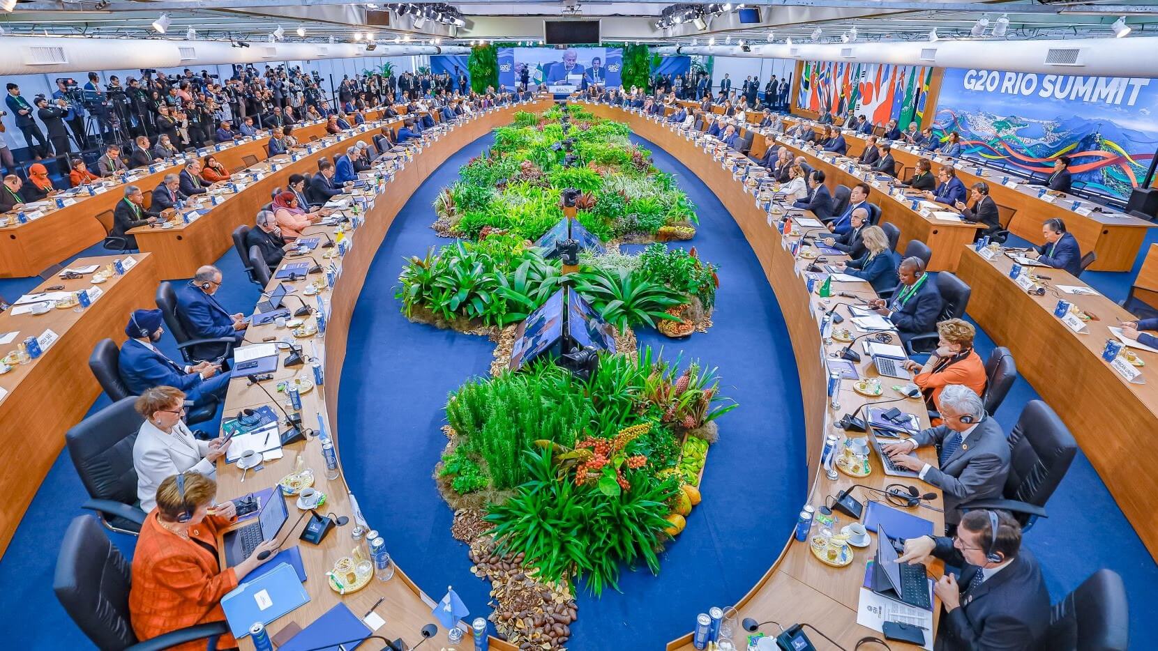 G20 leaders and press during summit