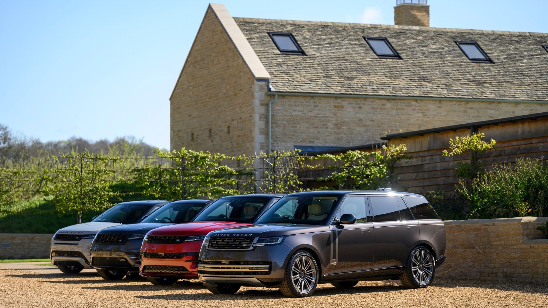A row of Range Rovers parked in front of a building