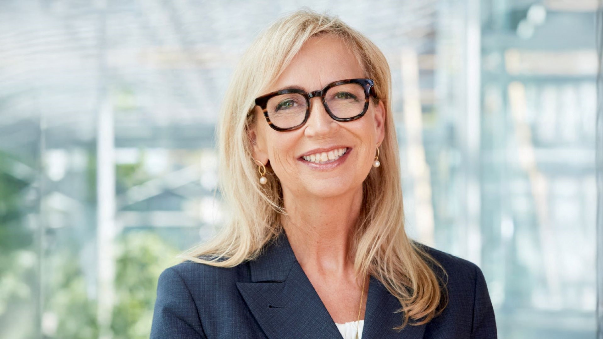 Head and shoulders photo of Lisbeth Frømling