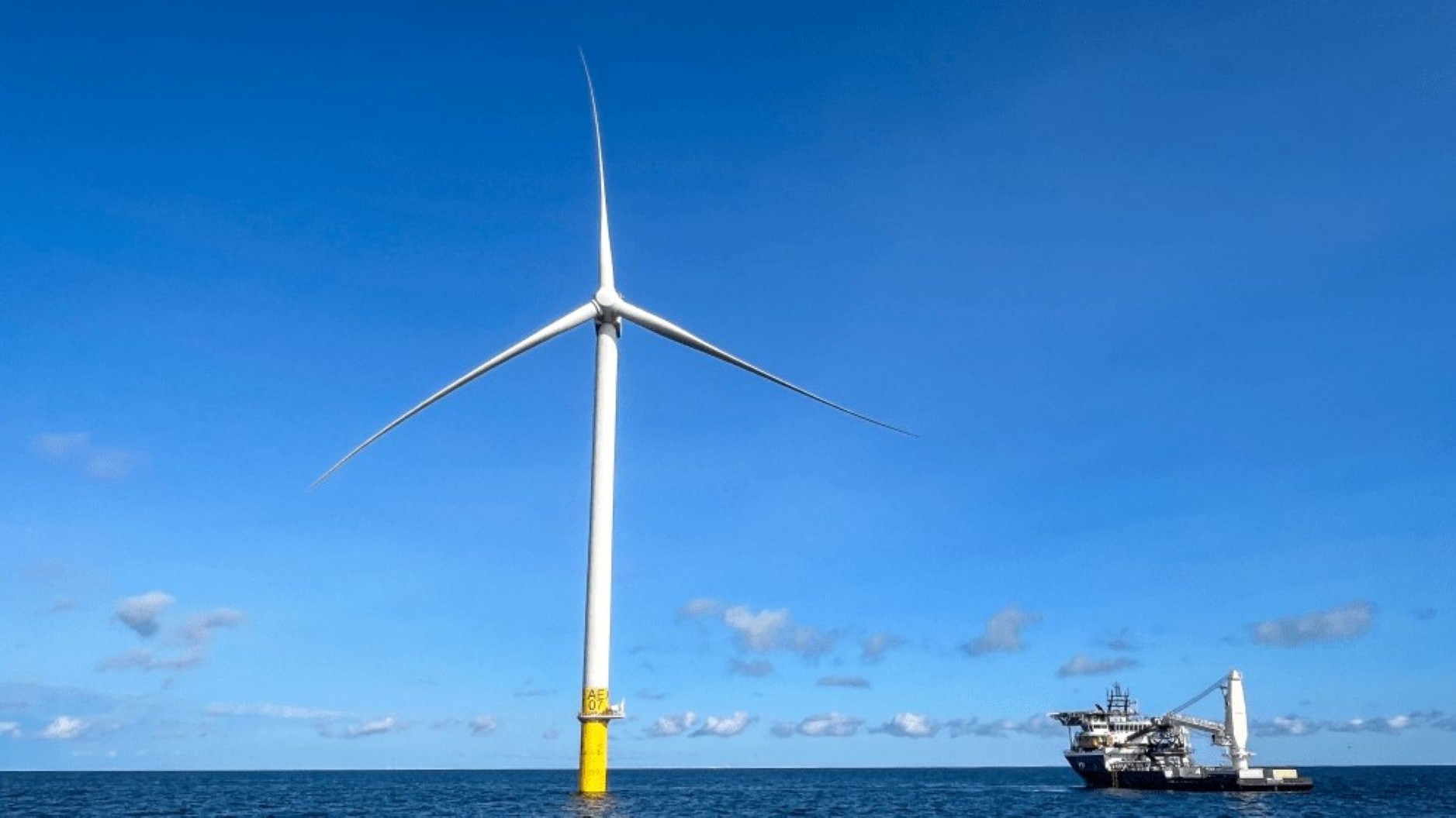 Offshore wind turbine and support vessel