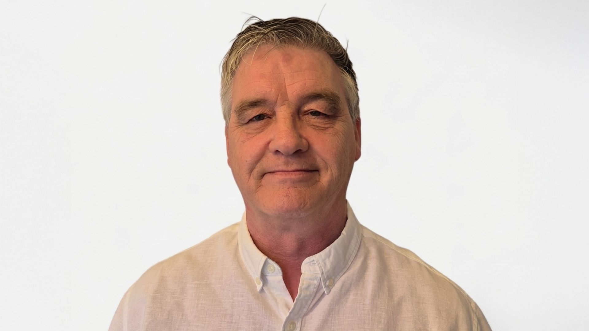 Head and shoulders photo of David Hesketh, set against a light grey/buff background