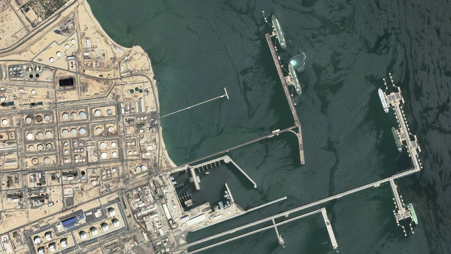 Satellite image of Mina Al Ahmadi oil port, Kuwait, showing storage tank farm, jetties and berths