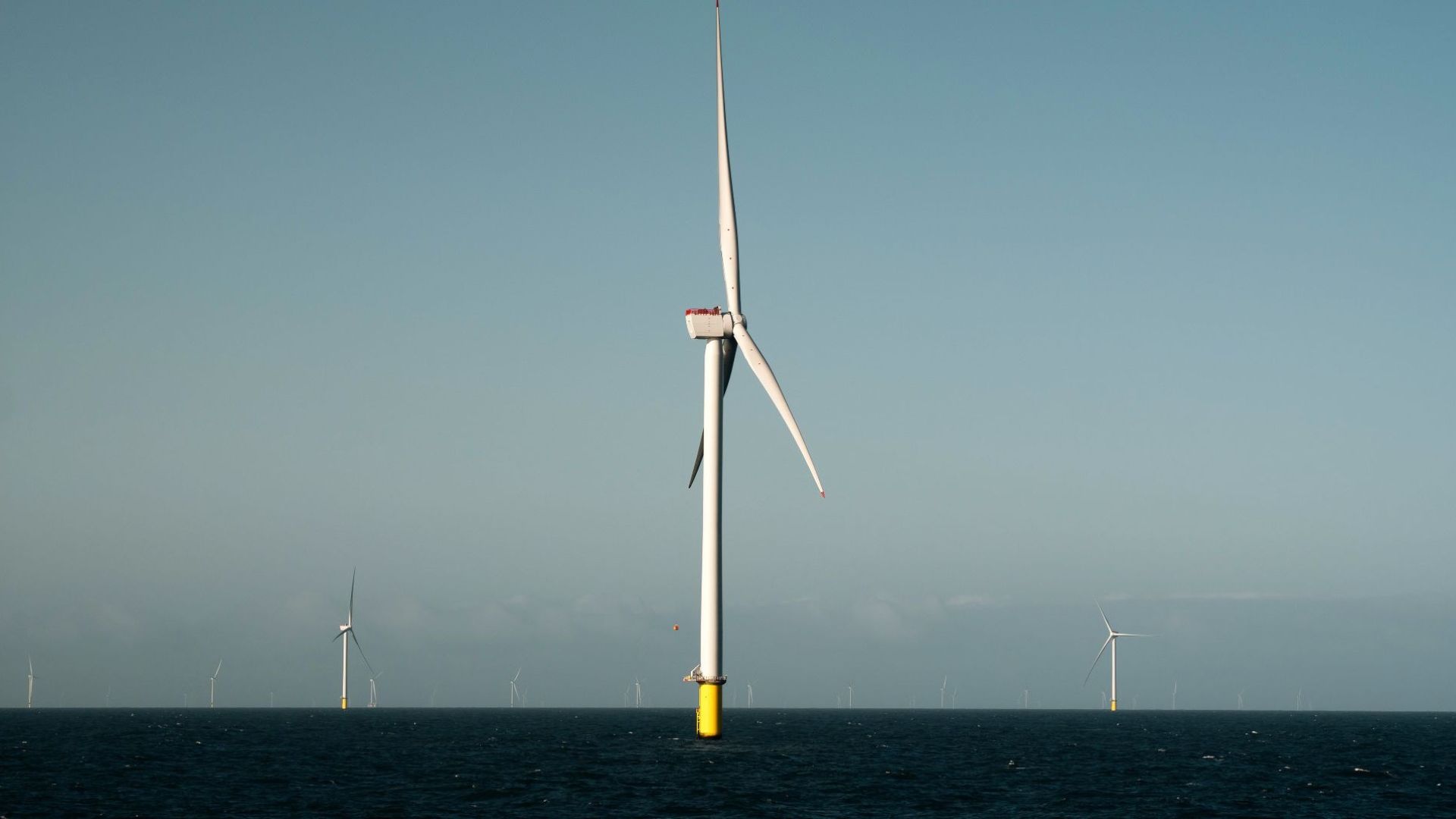 Wind turbine offshore