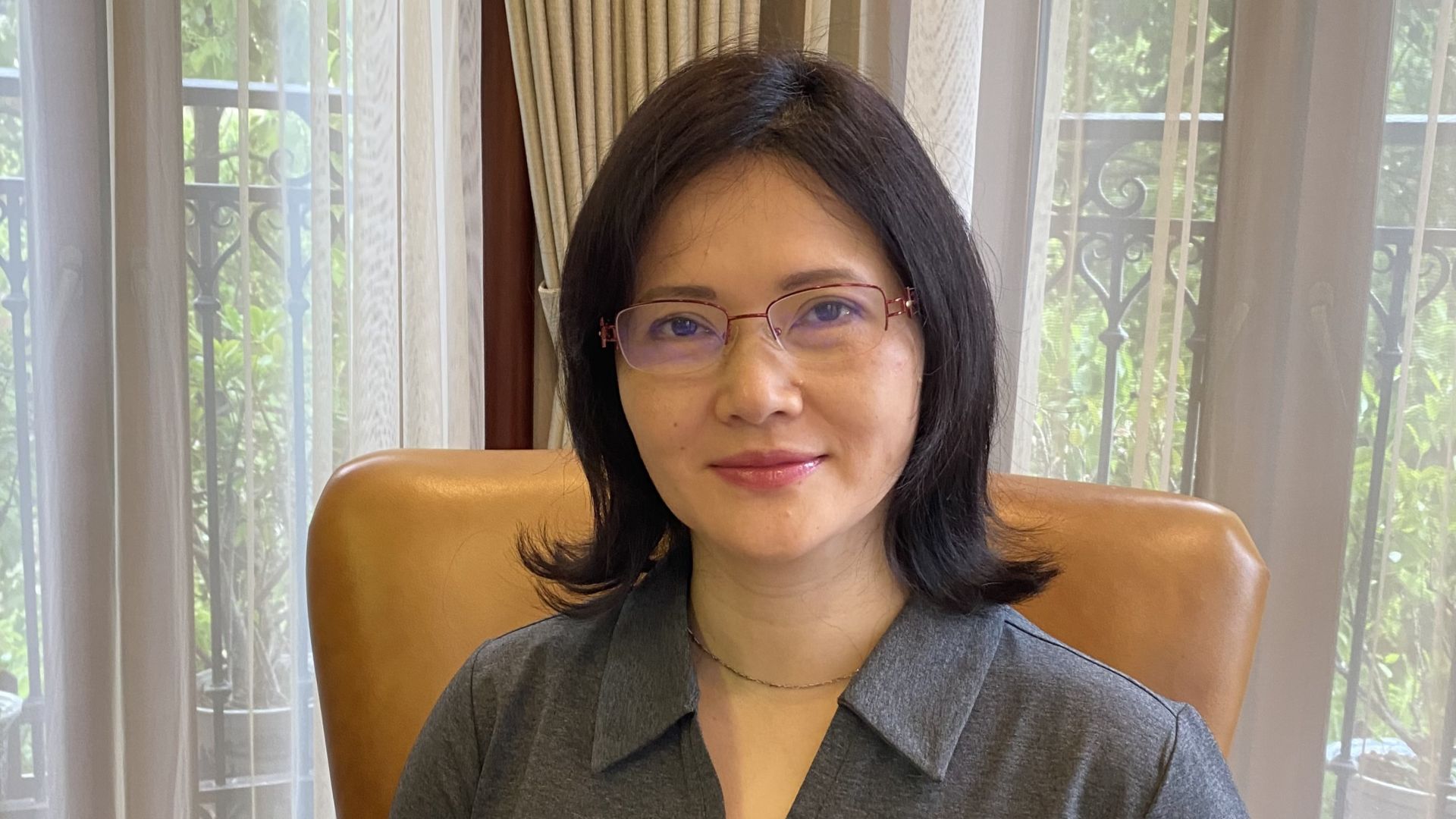 Head and shoulders shot of Dr Lin Gao