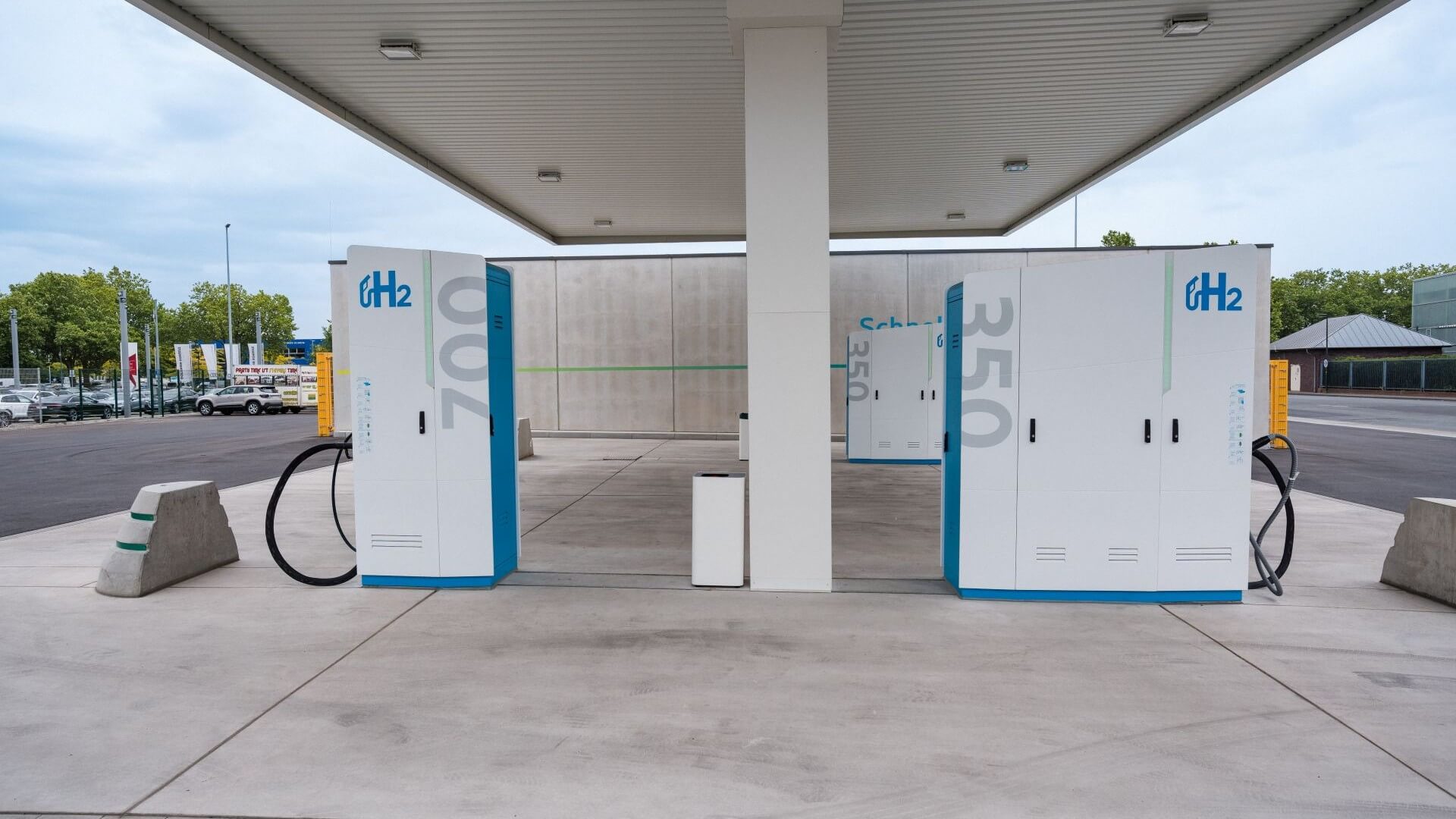 An empty hydrogen refuelling site